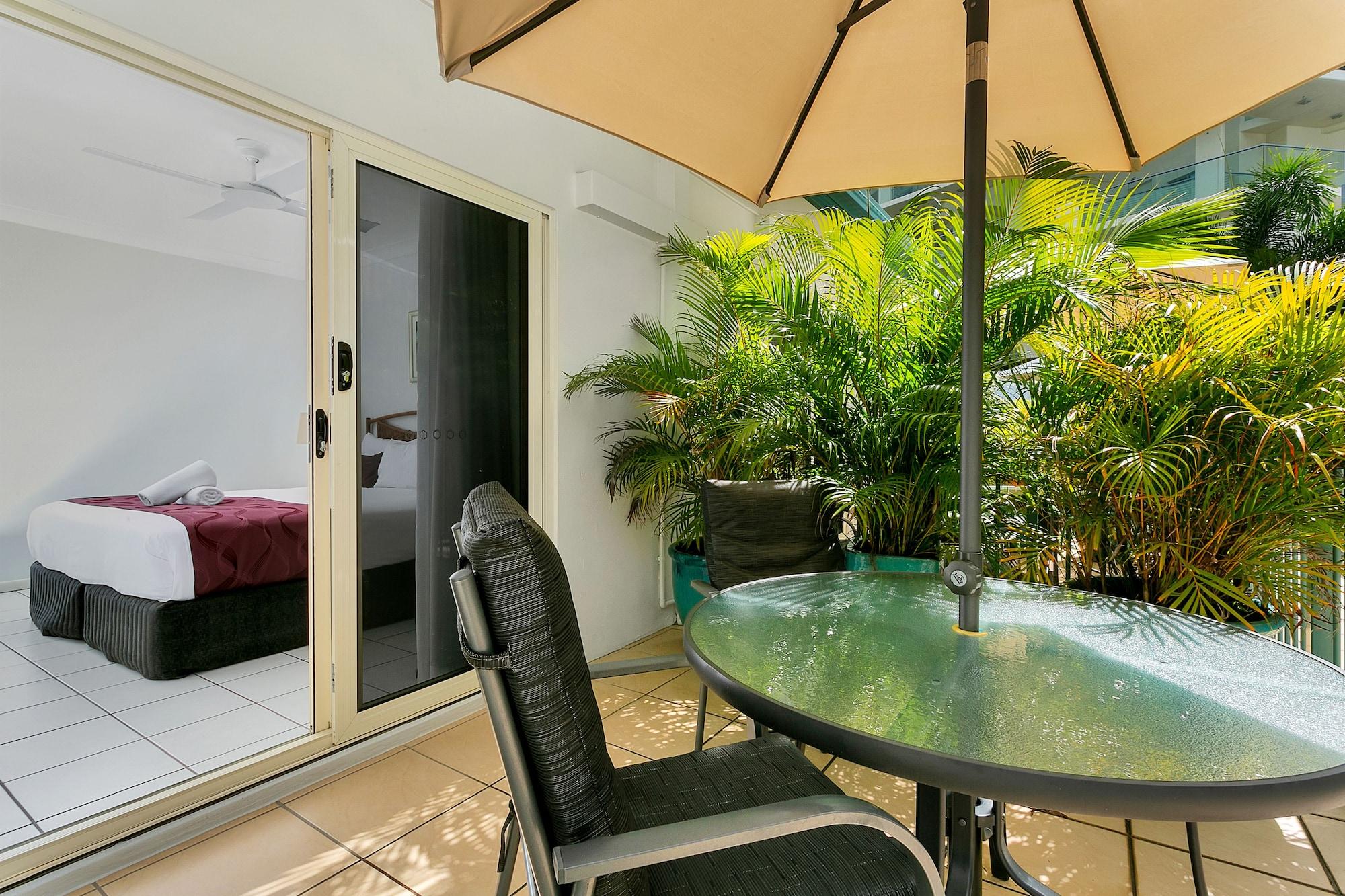 Beachfront Apartments On Trinity Beach Exterior photo